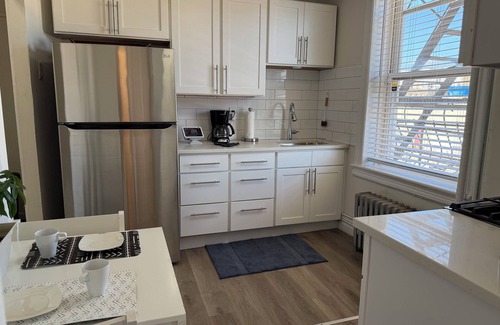 West New York Apartamento | 3BR Smart Home Apartment Sleeps 11 20 Min to Times Sq