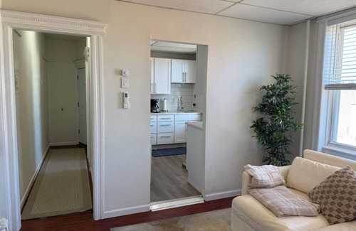 West New York Apartamento | 3BR Smart Home Apartment Sleeps 11 20 Min to Times Sq