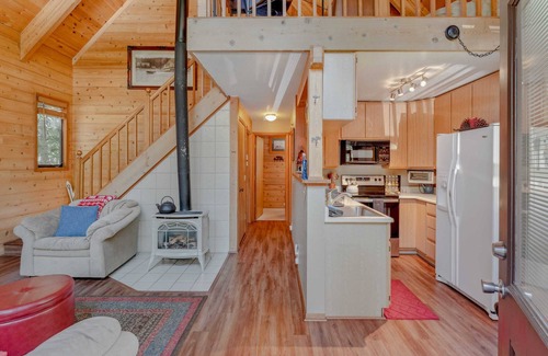 Pla-Vada Woodlands Casa | 3BR Soda Springs Ski & Lake Getaway