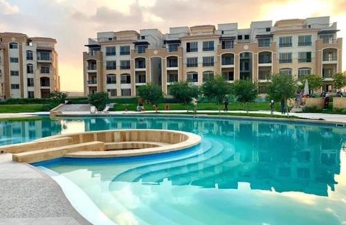 Cairo Apartamento | 3BR Stylish Apt Ensuite & Pvt Garden, New Cairo, Stone Residence