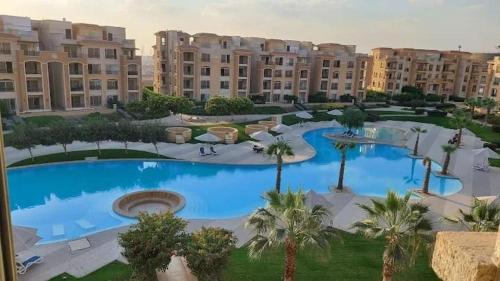 Cairo Apartamento | 3BR Stylish Apt Ensuite & Pvt Garden, New Cairo, Stone Residence