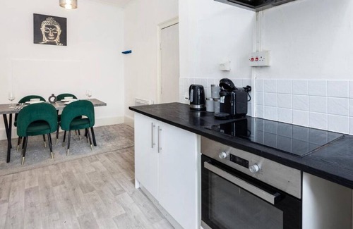 Chelmsford Casa | Huge & Modern 3BR Home HIGH STREET LOCATION by Luxiety Stays