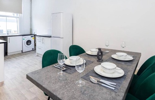 Chelmsford Casa | Huge & Modern 3BR Home HIGH STREET LOCATION by Luxiety Stays