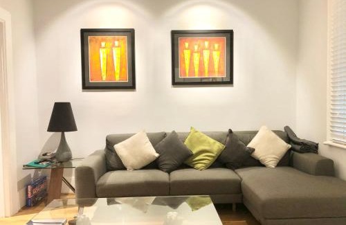 Pyrmont Casa | 3BR Terrace House in Darling Habour, next to ICC and The Star, Sydney CBD, Free parking