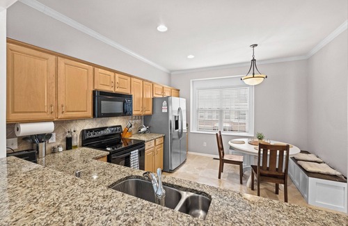 Charlotte Casa | 3BR Townhome Quiet Family Area in South Park w/ Balcony, BBQ, Work Space, & WiFi