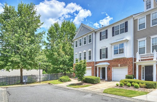 Charlotte Casa | 3BR Townhome Quiet Family Area in South Park w/ Balcony, BBQ, Work Space, & WiFi