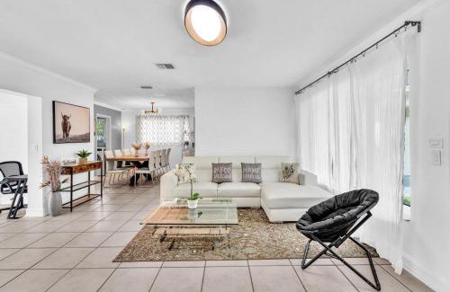 Hollywood Hills Casa | 3br Vacation Villa W Pool Near Beach & Casino