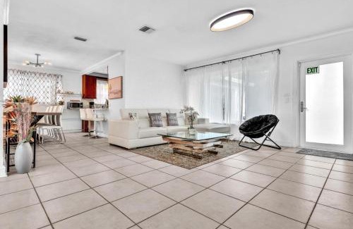 Hollywood Hills Casa | 3br Vacation Villa W Pool Near Beach & Casino