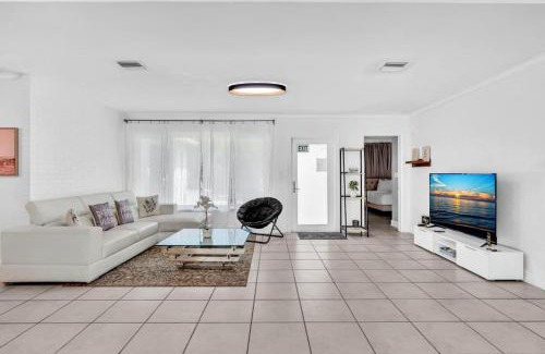 Hollywood Hills Casa | 3br Vacation Villa W Pool Near Beach & Casino