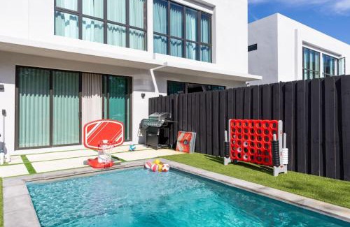 Buena Vista Casa | 3BR Vibrant Havana Villa in Miami, Pool, Grill, Backyard