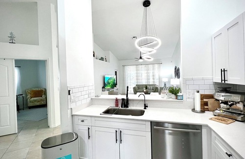 Naples Villa | 3br Villa, Private Heated Pool, Garage, EV-Charger