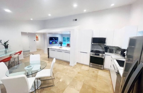 Hidden Hills Casa | 3BR Villa with Serene Poolside Views - CAL1 - HH