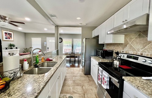 Jefferson Casa | 3BR Woodlawn Home | Furnished Extended Stay Near Med Center