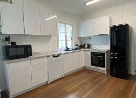 Burleigh Heads Casa | 3BRM Burleigh Beach Retreat - Walk to Cafes, Shops and Surf!
