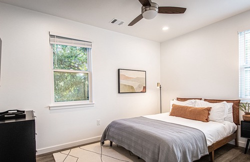 North University Casa | 3BRM Tiffany House Near University of Texas