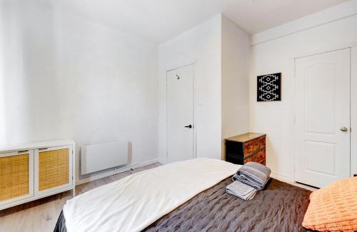 Maizerets Apartamento | 3CH Kitchen Smart TV 10minsVieux-QC Laundry room