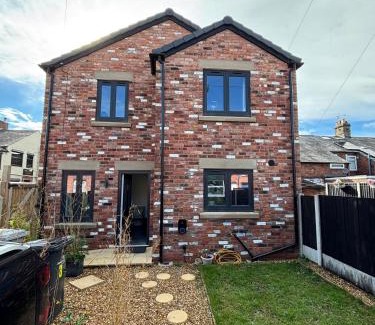 Sandbach Casa | 3CRST 2 Bedroom House Free Parking