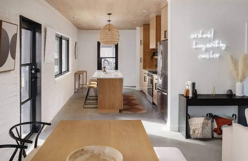 MLK Casa | 3D Printed House | 4BD 4BA | Cowboy Pool - 10 Minutes From 6th Street