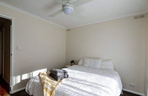 Invermay Park Casa | 3dr renovated home, near shops, Ballarat CBD & Melb Freeway