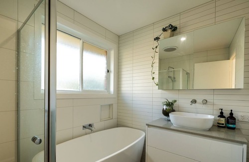 Invermay Park Casa | 3dr renovated home, near shops, Ballarat CBD & Melb Freeway