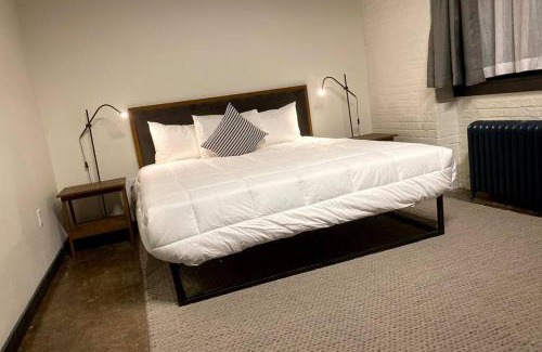 North Oakland Apartamento | 3E-*New* Apartment -5 min from Downtown, sleeps 4