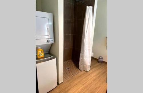 North Oakland Apartamento | 3E-Spacious close to PITT/CMU/Carlow, Sleeps 4
