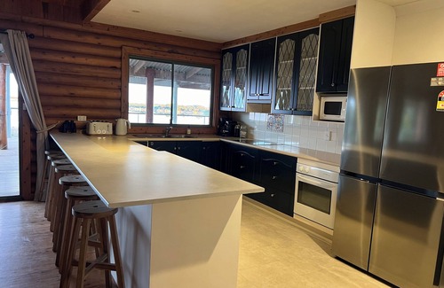 Alexandrina Casa | 3fams/16people - Large House, Lake access & view, large property