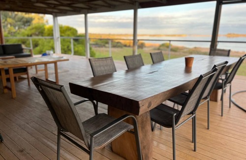 Alexandrina Casa | 3fams/16people - Large House, Lake access & view, large property
