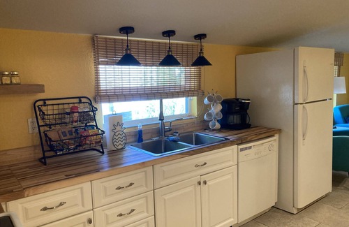 Ozona Apartamento | 3Gulls Inn Ozona3-Boutique Hotel-SwimSpa-King Suite-Full Kitchen-Pets Stay Free