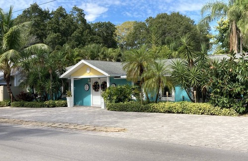 Ozona Apartamento | 3Gulls Inn Ozona5-Boutique Hotel-SwimSpa-King Studio-Full Kitchen-Pets Stay Free