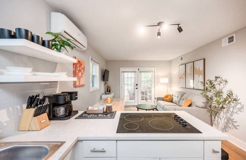 Southeast Raleigh Apartamento | 3mi to Dwtn | Hot Tub & Fire Pit