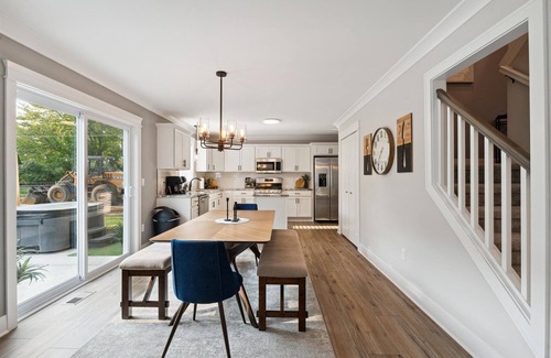 Plymouth Casa | 3mins DT / Hot tub + Fire Pit + BBQ / Game Room / 500Mbp / 4 Bedroom / Office