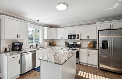 Plymouth Casa | 3mins DT / Hot tub + Fire Pit + BBQ / Game Room / 500Mbp / 4 Bedroom / Office