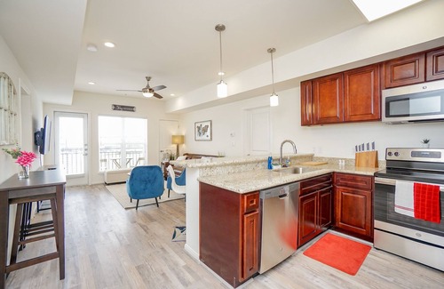 Katy Condominio | 3N| Charming Private Condo Unit| Unique Gated Complex