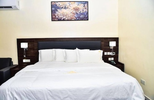 Ofin Hotel | 3pple M Continental Hotel & Suites