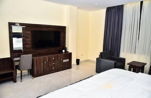 Ofin Hotel | 3pple M Continental Hotel & Suites