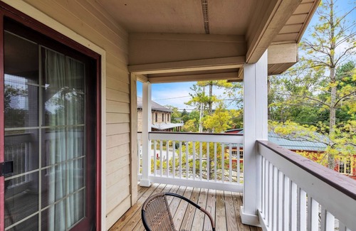 Nashville Condominio | 3rd Floor Front Side Corner Penthouse Suite - 301 by Grand Wood Suites