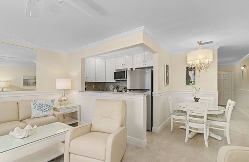 Shell Harbor Condominio | 3rd Floor Sanibel Condo With Balcony And Beach Views - Sandalfoot 4B3