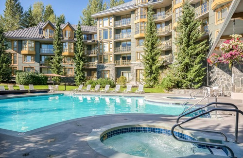 Village North Apartamento | 3rd-floor studio with hot tubs, a pool, saunas, & fitness room