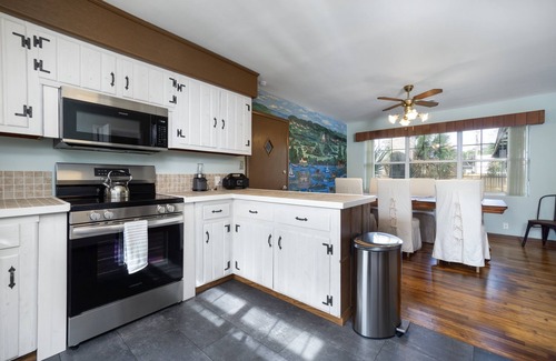 New Warrington Casa | 3rd Street Bungalow-Backyard Oasis-NAS-Beaches-Dining-Shopping