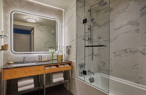 Gold Coast Casa | 3x Comfortable Deluxe Queen Queen Rooms at Viceroy Chicago, Pet-Friendly!