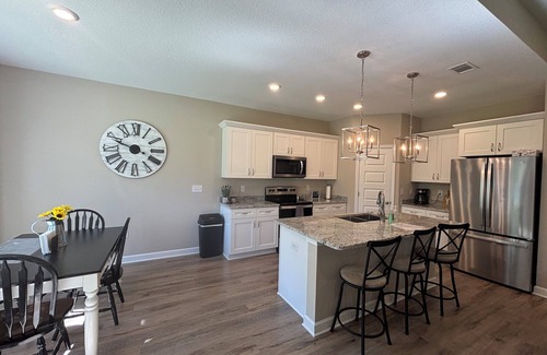 Crestview Casa | 4.0 Mi. to North Crestview 3-bedroom house, close to Base, Airport and Beach.