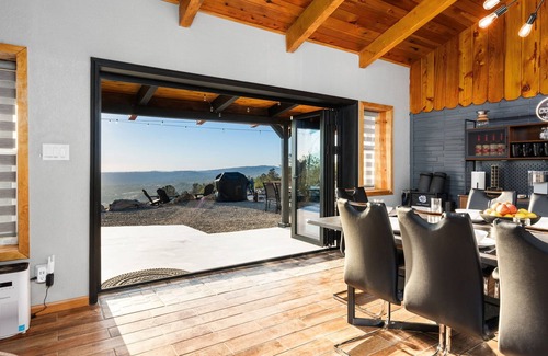 Coarsegold Casa | 4,000 SF Gated 20-Acre Luxe Estate – Game Studio, Panoramic Views, Pool, Hot Tub
