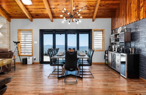 Coarsegold Casa | 4,000 SF Gated 20-Acre Luxe Estate – Game Studio, Panoramic Views, Pool, Hot Tub