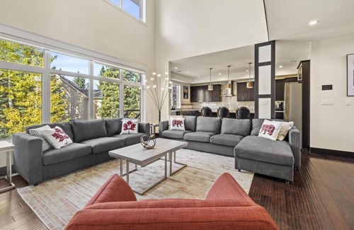 Hinton Casa | 4,000 sq2 Luxury Home with Amazing Amenities