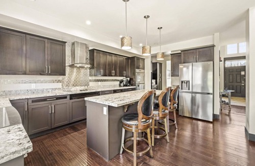 Hinton Casa | 4,000 sq2 Luxury Home with Amazing Amenities