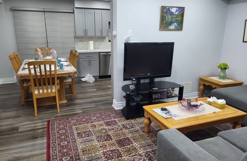 Churchill Meadows Casa | 4 + 1 bedrooms 4 baths Entire Home in Mississauga