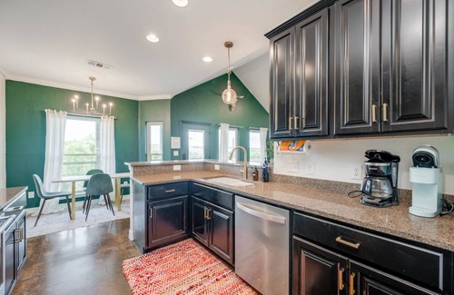 Dripping Springs Casa | 4 2 Firepit hot tub Scenic Views L2 EV Charger