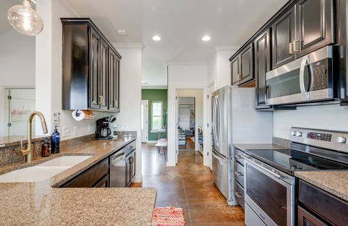 Dripping Springs Casa | 4 2 Firepit hot tub Scenic Views L2 EV Charger