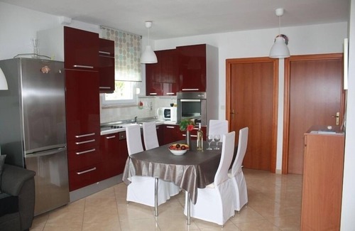 Kukci Apartamento | 4 + 2pers. WIFI GRATUITO, CLIMA, JARDÍN Y PARRILLA, FAMILIA AMIGABLE